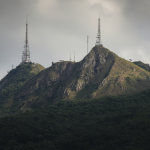 Foto do Pico do Jaraguá de perfil, tirada a partir do Ipanema